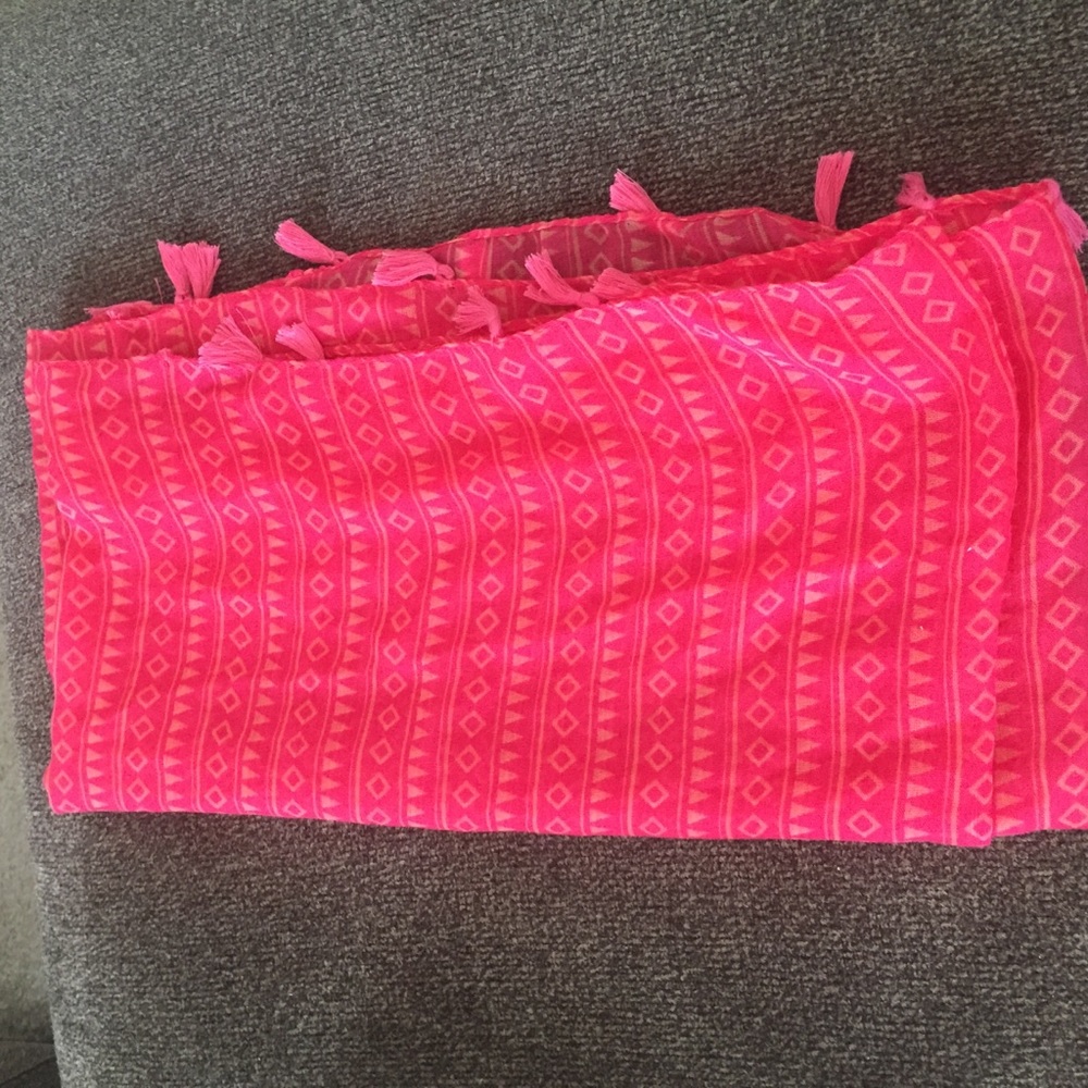 Infinity scarf with tassels